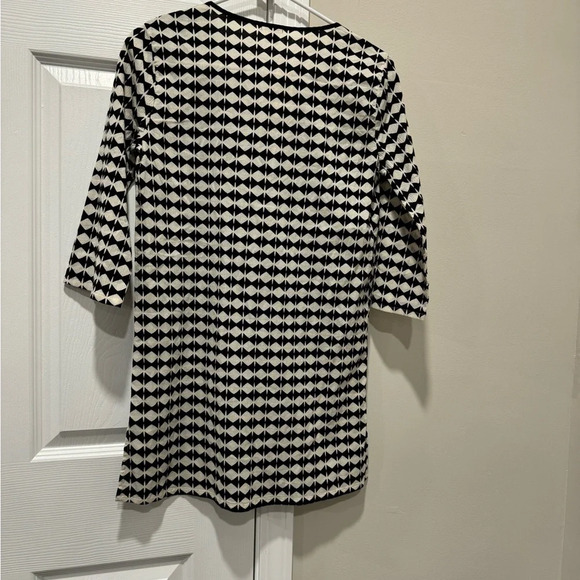 J. Crew Black & White Diamond Checkered 3/4 Sleeve V-neck
Shirt Size XXS - Picture 4 of 10